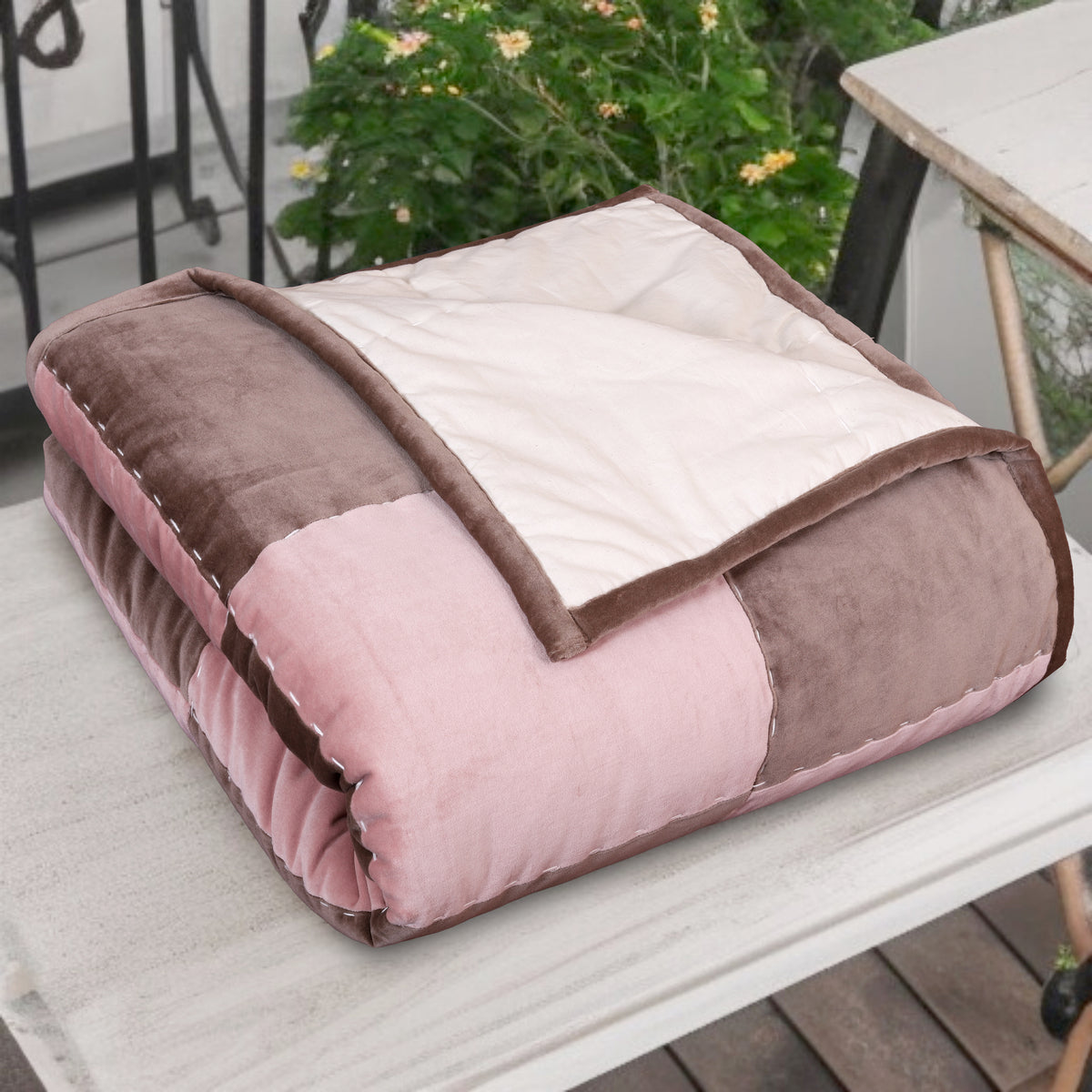 Urban Checks Cotton Velvet Quilt Set